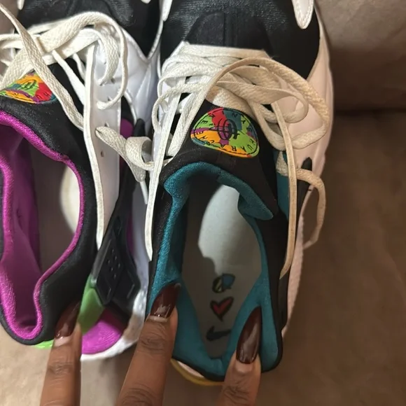 Peace and Love Nike huaraches - Picture 3 of 8